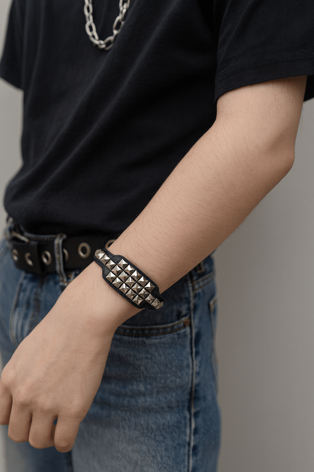 Bracciale Punk Rock con Borchie – Y2K Studded Bracelet in Similpelle | Accessorio Unisex Punk Goth Emo | Vintage Y2K - GEDICO STORE