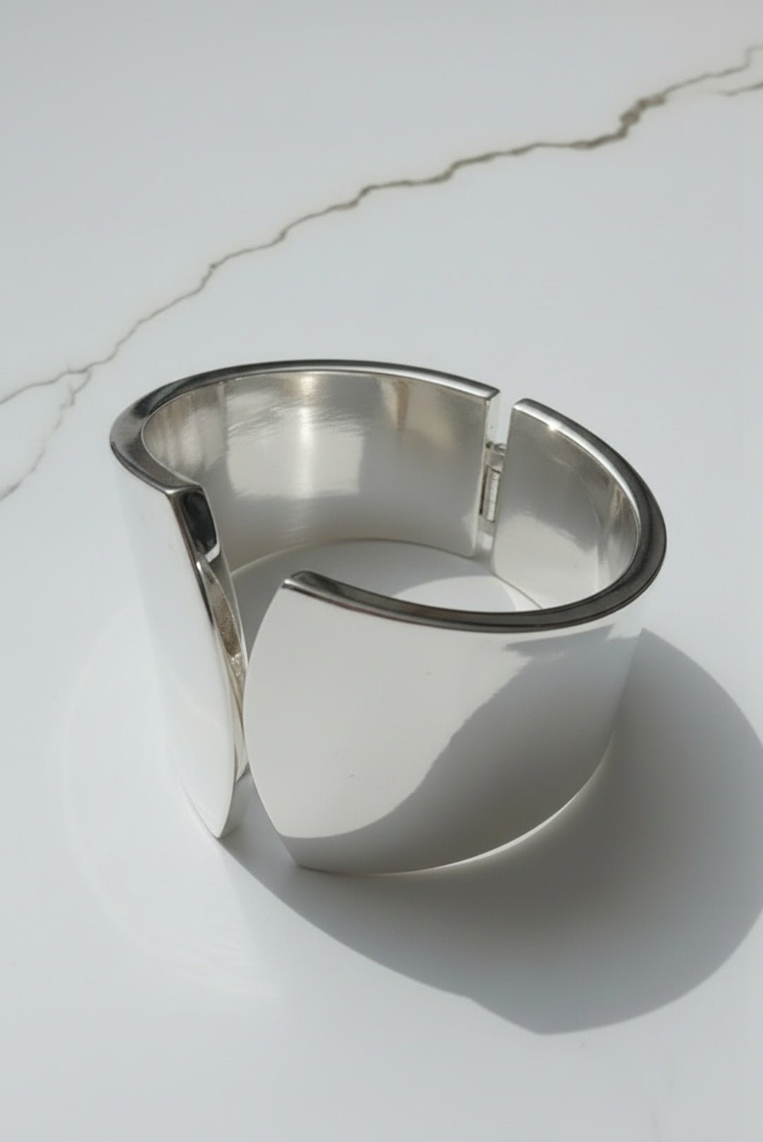 Bracciale Statement Rigido Donna – Effetto Argento Lucido - GEDICO STORE