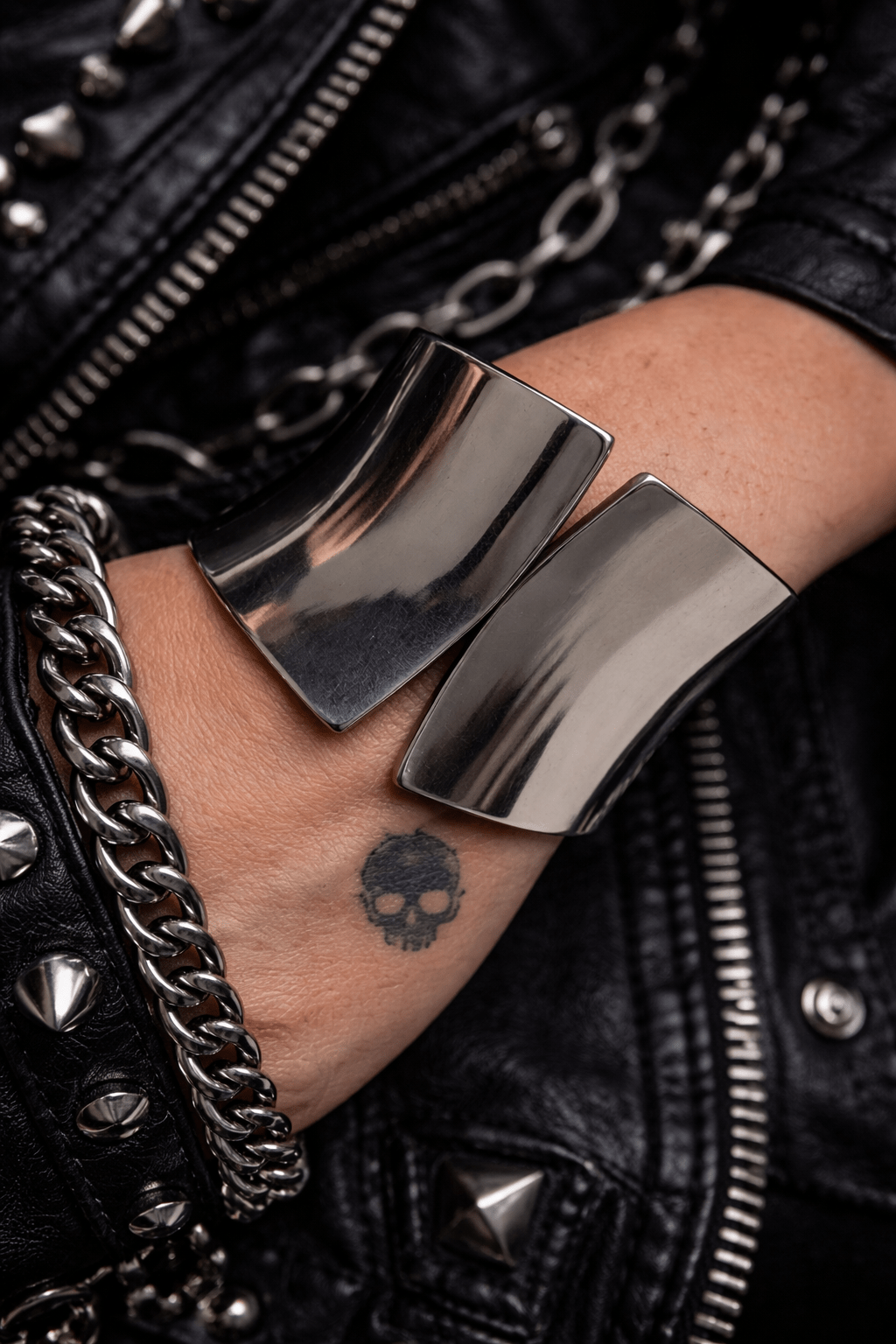 Bracciale Statement Rigido Donna – Effetto Argento Lucido - GEDICO STORE