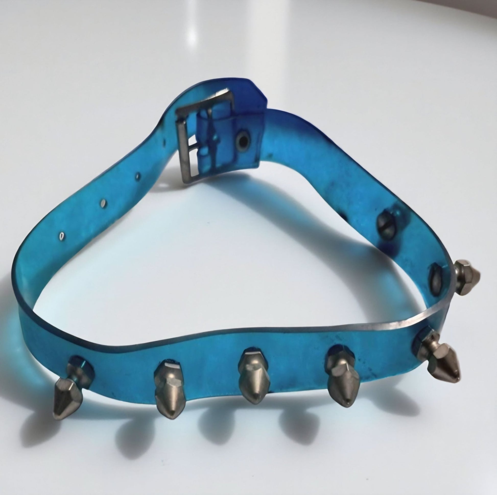 Choker blu trasparente donna | Borchie punk goth con spuntoni - GEDICO STORE