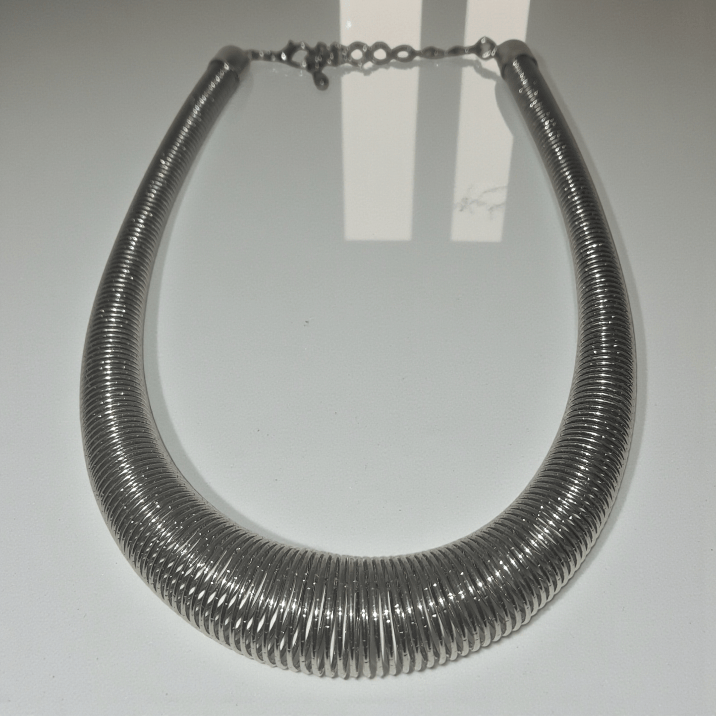 Collana Vintage Selezionata in Metallo – Stile Punk Rock Elegante – Usato Come Nuovo - GEDICO STORE