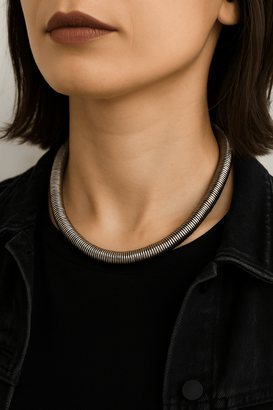 Collana Vintage Selezionata in Metallo – Stile Punk Rock Elegante – Usato Come Nuovo - GEDICO STORE