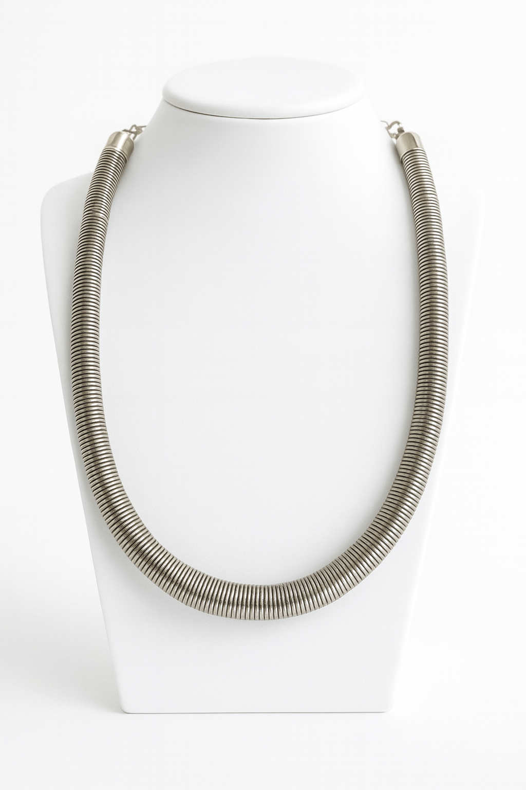 Collana Vintage Selezionata in Metallo – Stile Punk Rock Elegante – Usato Come Nuovo - GEDICO STORE