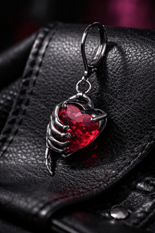 IT: Orecchini Goth Y2K Mano Scheletrica con Cuore Rosso EN: Goth Y2K Skeleton Hand Red Heart Earrings Prezzi speciali · Ultimi pezzi - GEDICO STORE