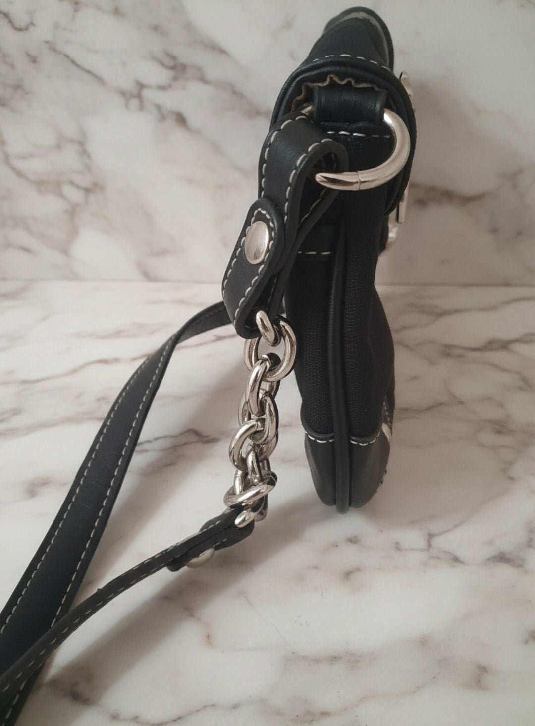 Kathy Van Zeeland Mini Shoulder Bag Y2K – Borsa Nera Vintage con Dettagli in Metallo - GEDICO STORE