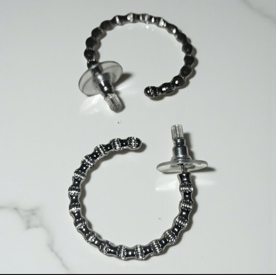 Orecchini a Cerchio Donna 3 cm – Stile Y2K Minimal, Effetto Argento - GEDICO STORE