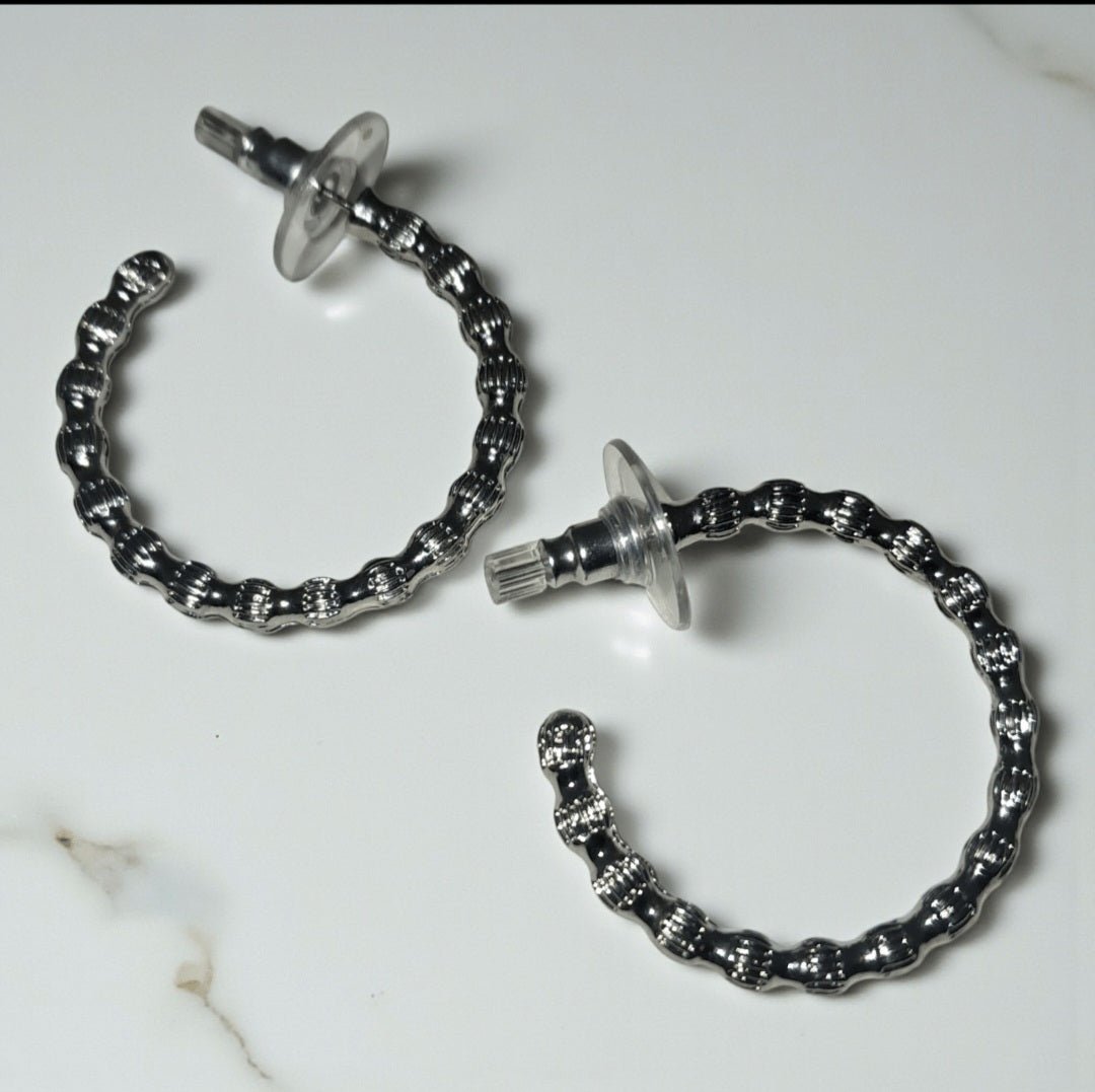 Orecchini a Cerchio Donna 3 cm – Stile Y2K Minimal, Effetto Argento - GEDICO STORE