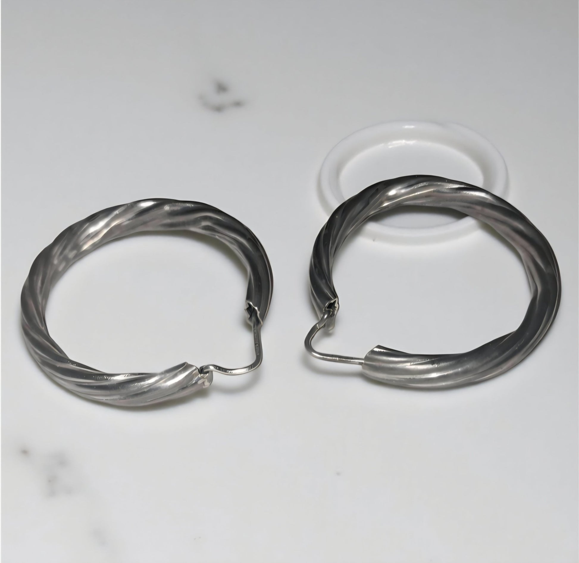 Orecchini a cerchio donna 30mm | Acciaio stile corda minimal - GEDICO STORE
