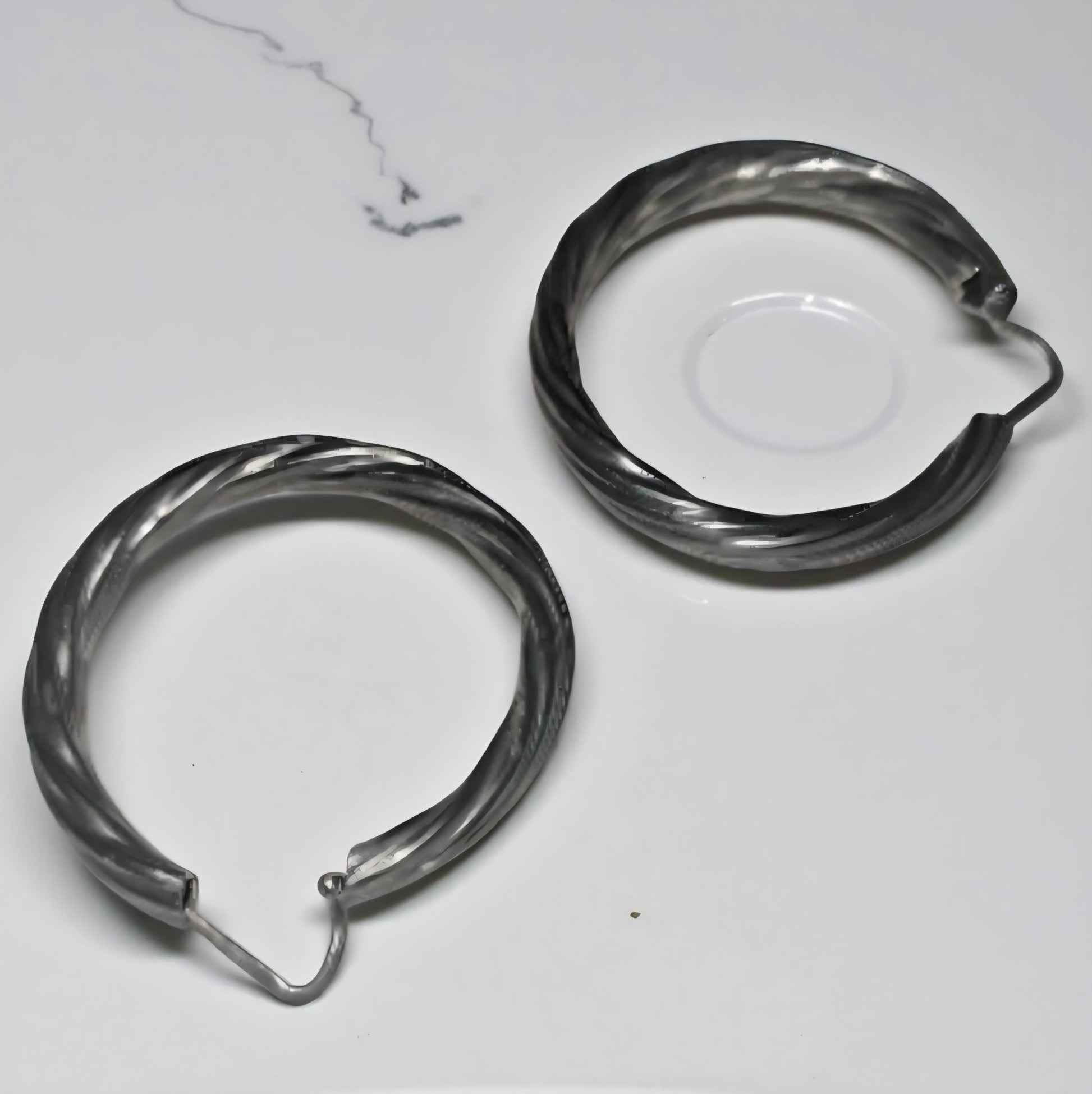 Orecchini a cerchio donna 30mm | Acciaio stile corda minimal - GEDICO STORE