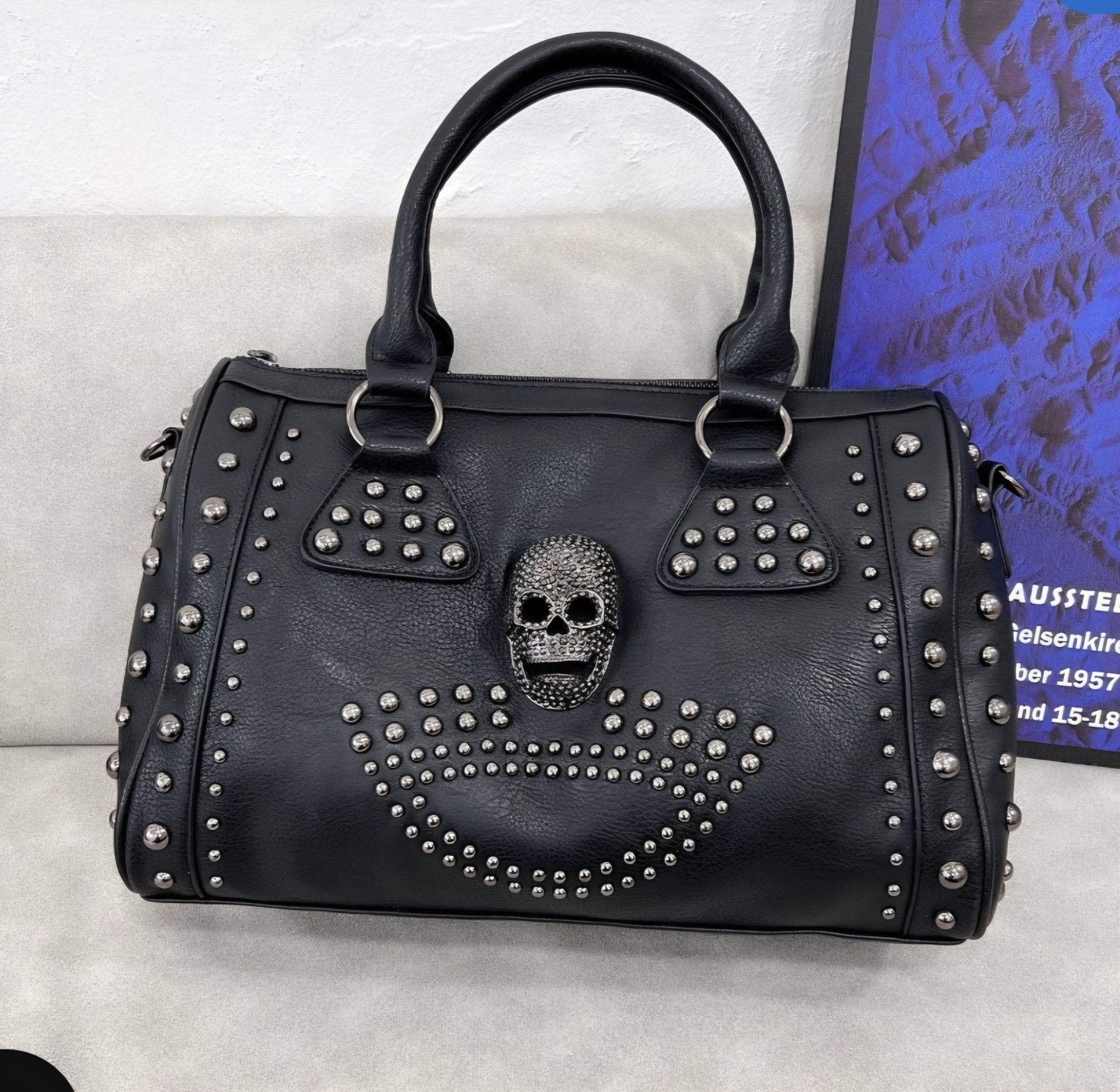 Punk Skull Studded Handbag – Rivet Gothic Shoulder Bag: Borsa Punk con Teschio Borchiato – Handbag Gotica con Rivetti - GEDICO STORE
