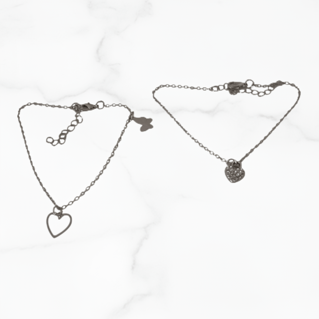 Titolo Set Esclusivo "Dolce Metallo" - Bracciali in Metallo Color Argento con Ciondoli a Cuore e Farfalla - GEDICO STORE